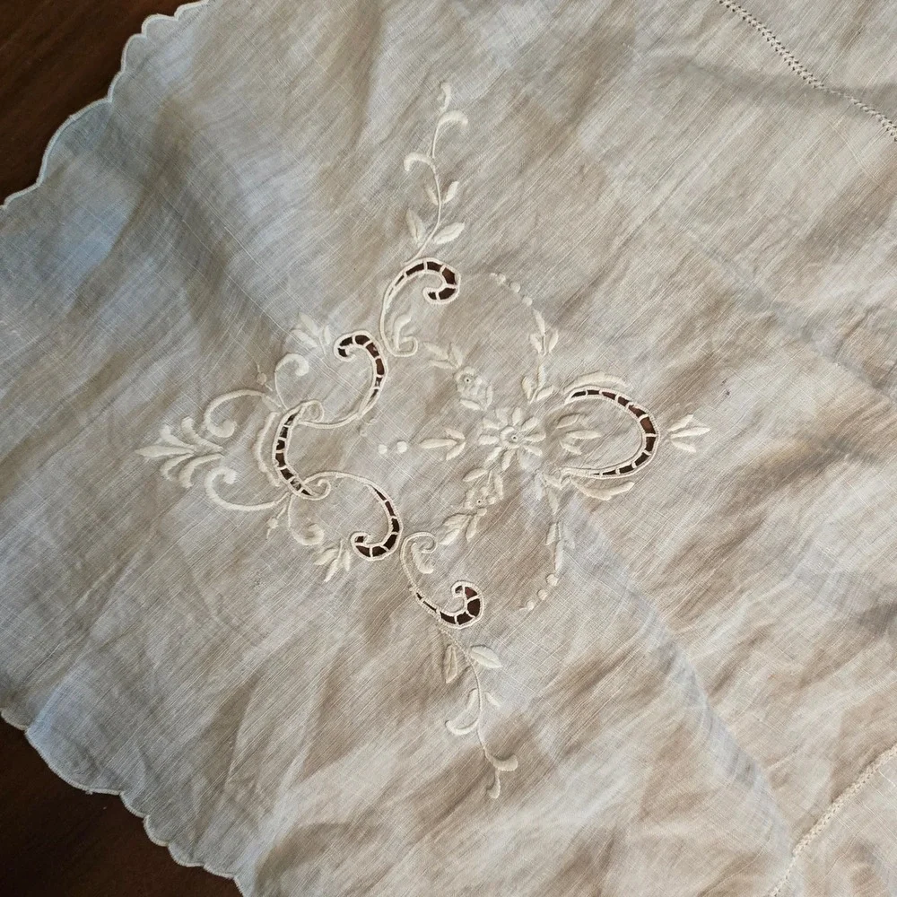 Vintage Off White Embroidered Linen Tablecloth Scalloped Edge Cutwork 47x50 - Picture 3 of 7